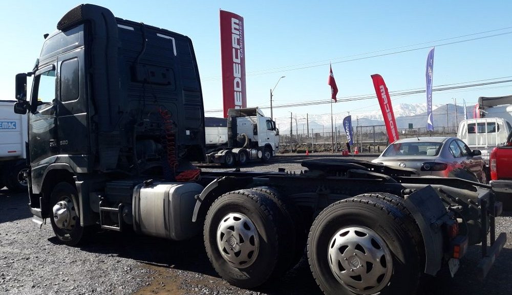 Camiones de carga: Ahorra combustible con tus neumáticos