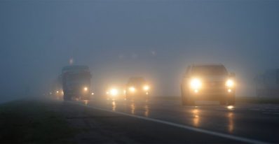 Tips para manejar tu camión en la niebla