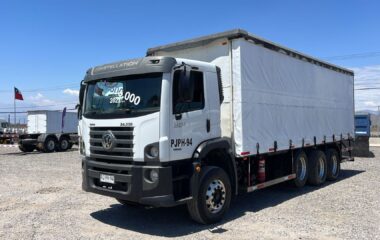 CONSTELLATION 24.330, MOTOR CUMMINS INC 18000 kgs, 8×2, con levante+IVA